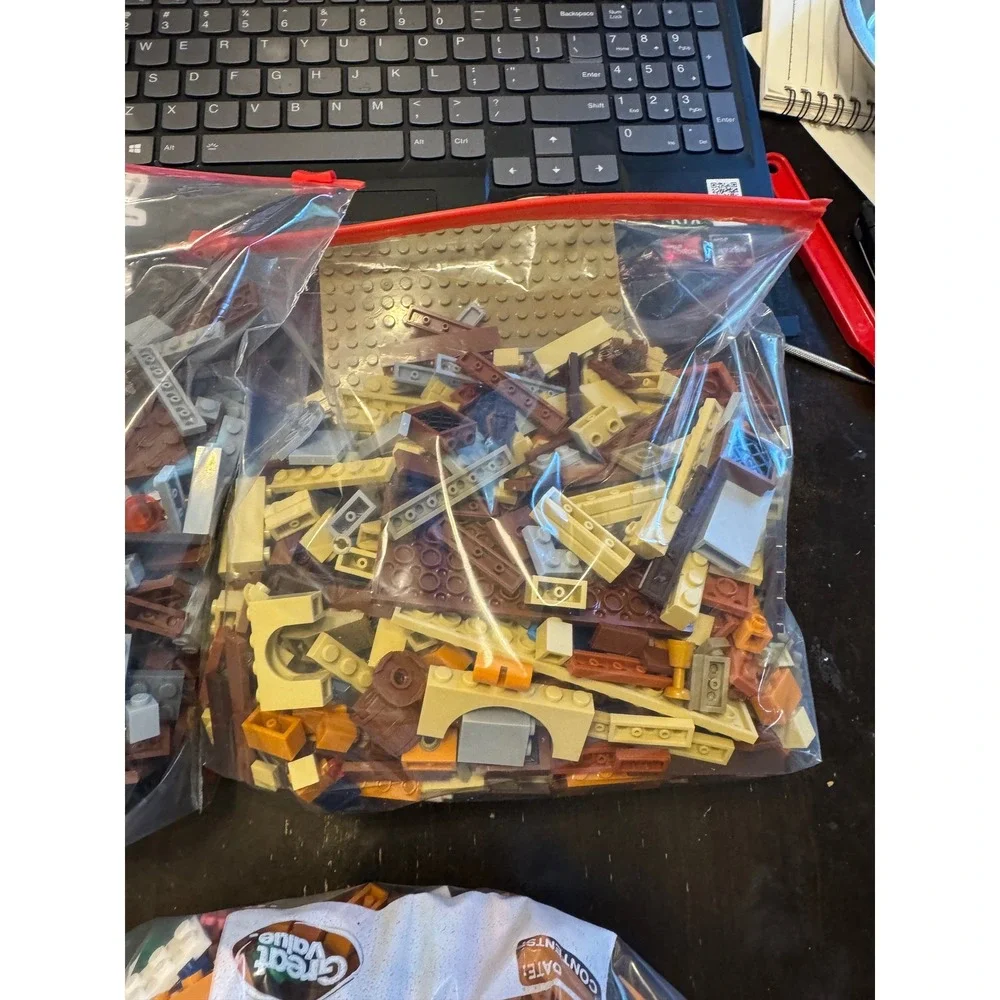 Jie Star Medieval Scholars Retreat and Alchemist Shop Building Set with 8 Mini